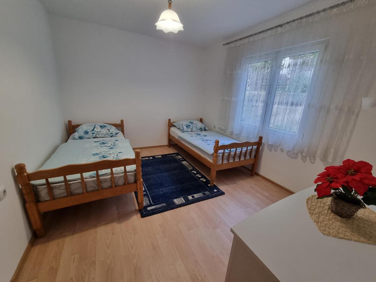 Apartment And Room Panorama Mostar Exterior photo
