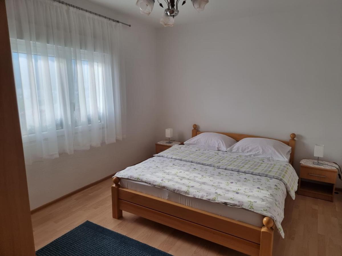 Apartment And Room Panorama Mostar Exterior photo