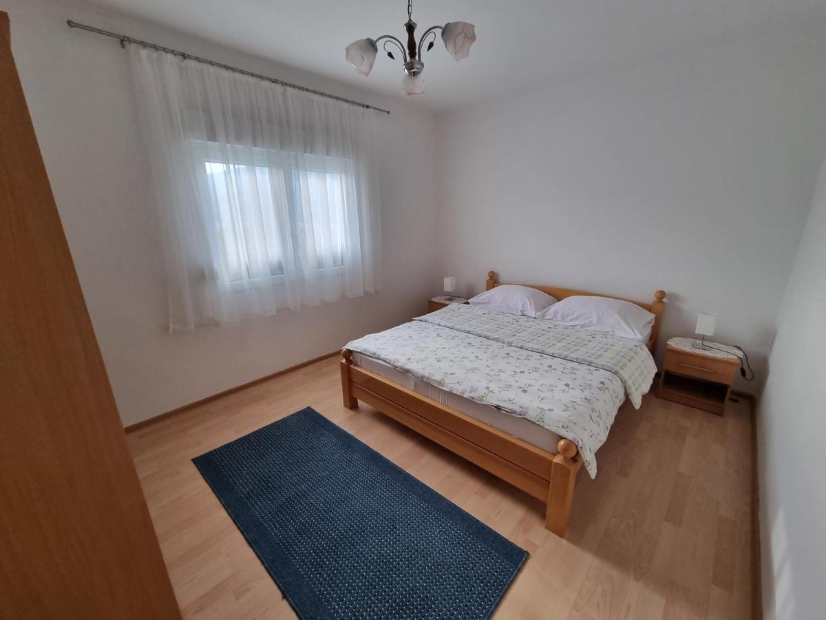 Apartment And Room Panorama Mostar Exterior photo