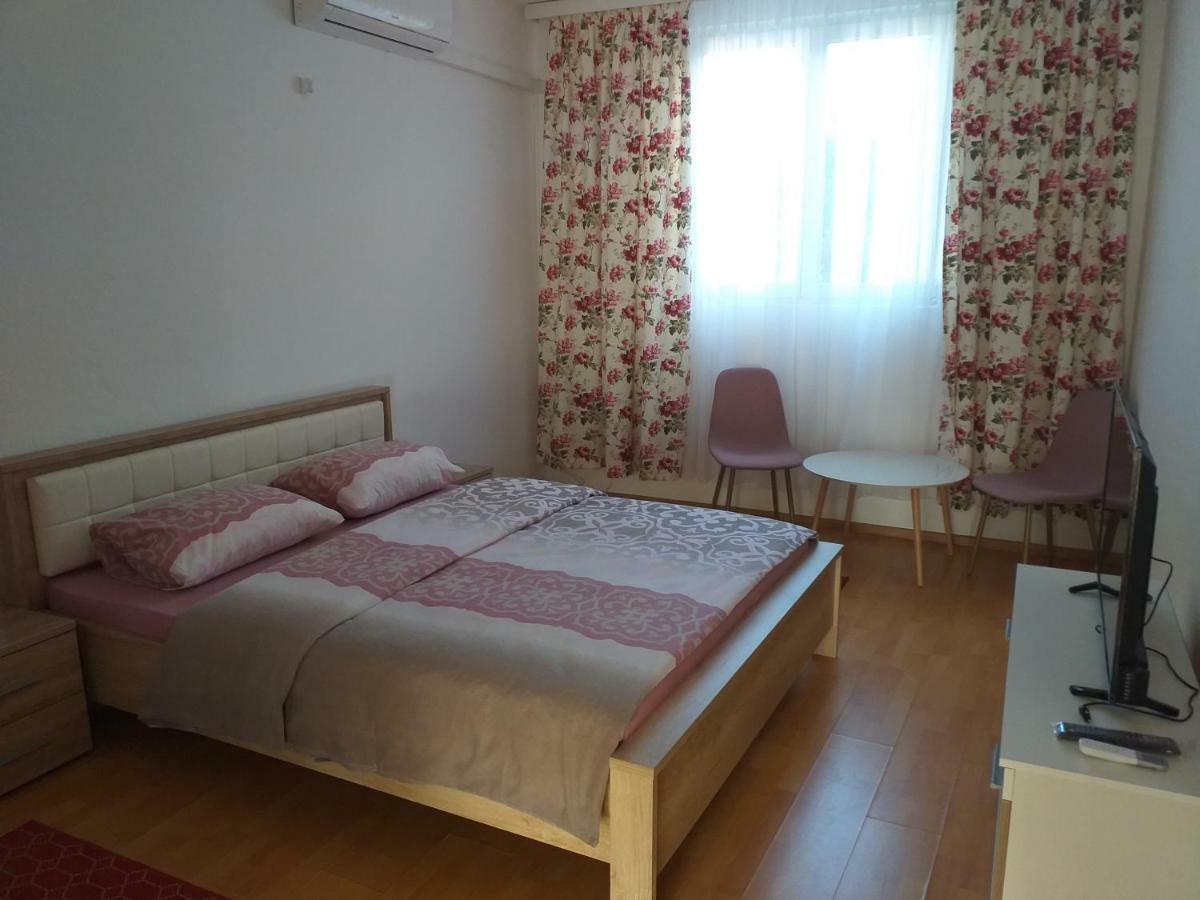 Apartment And Room Panorama Mostar Exterior photo